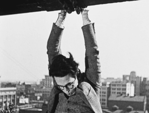 Regarde pas en bas et accroche toi !