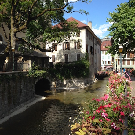 Plongée dans un film d'Ayaho Miyazaki.